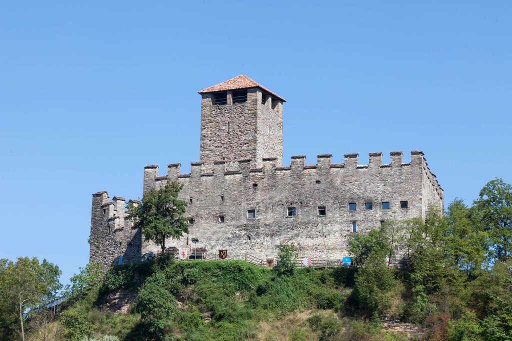 Il Castello Di Zumelle A Borgo Valbelluna